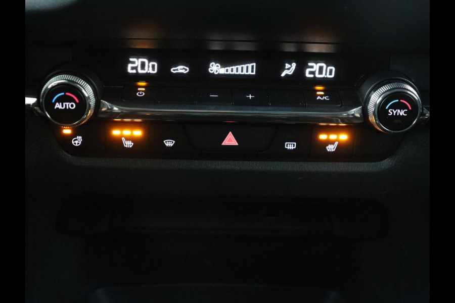 Mazda CX-30 2.0 e-SkyActiv-X M Hybrid Luxury | Leder | Trekhaak | Stoelverwarming | 360 Camera | Head-Up | Carplay | Bose Sound | Stuurverwarming | Navigatie | Keyless | Climate control