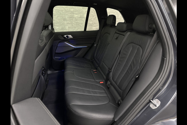BMW X5 xDrive40i M-Sport | Panorama | 360 Camera | ACC | Laser-LED | Head-Up | Harman-Kardon | Trekhaak | Keyless-Entry | 22 inch | Memory | Leder | Carplay | Dealer Onderhouden | ISO-Glas | Sfeerverlichting | Draadloos Laden |