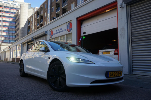 Tesla Model 3 RWD 60 kWh | Model 2025 | FSD via abonnement | Sfeerverlichting | Panoramadak | NL auto | Eerste eigenaar