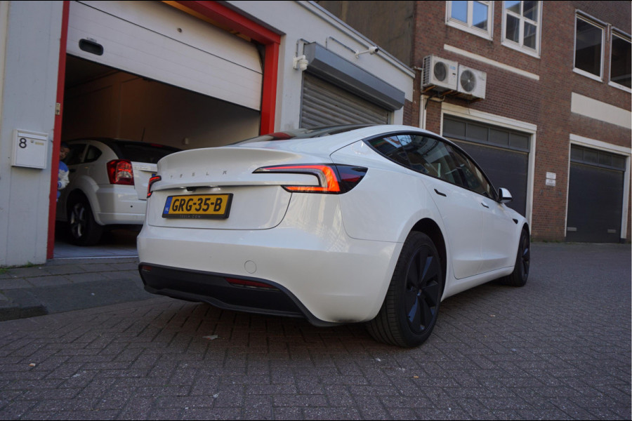 Tesla Model 3 RWD 60 kWh | Model 2025 | FSD via abonnement | Sfeerverlichting | Panoramadak | NL auto | Eerste eigenaar