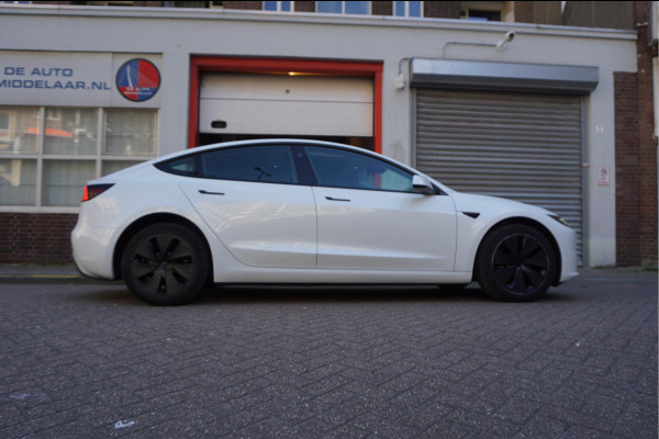 Tesla Model 3 RWD 60 kWh | Model 2025 | FSD via abonnement | Sfeerverlichting | Panoramadak | NL auto | Eerste eigenaar