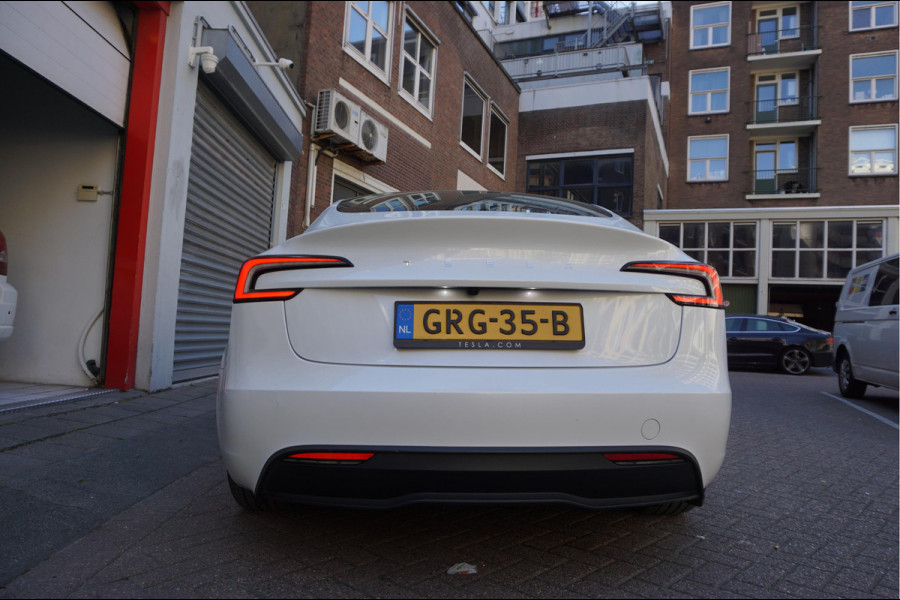 Tesla Model 3 RWD 60 kWh | Model 2025 | FSD via abonnement | Sfeerverlichting | Panoramadak | NL auto | Eerste eigenaar