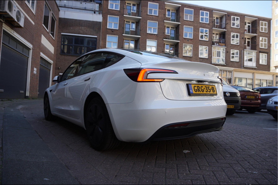 Tesla Model 3 RWD 60 kWh | Model 2025 | FSD via abonnement | Sfeerverlichting | Panoramadak | NL auto | Eerste eigenaar