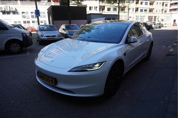 Tesla Model 3 RWD 60 kWh | Model 2025 | FSD via abonnement | Sfeerverlichting | Panoramadak | NL auto | Eerste eigenaar