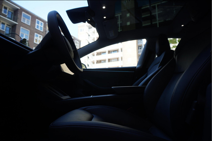Tesla Model 3 RWD 60 kWh | Model 2025 | FSD via abonnement | Sfeerverlichting | Panoramadak | NL auto | Eerste eigenaar