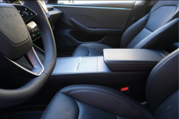 Tesla Model 3 RWD 60 kWh | Model 2025 | FSD via abonnement | Sfeerverlichting | Panoramadak | NL auto | Eerste eigenaar
