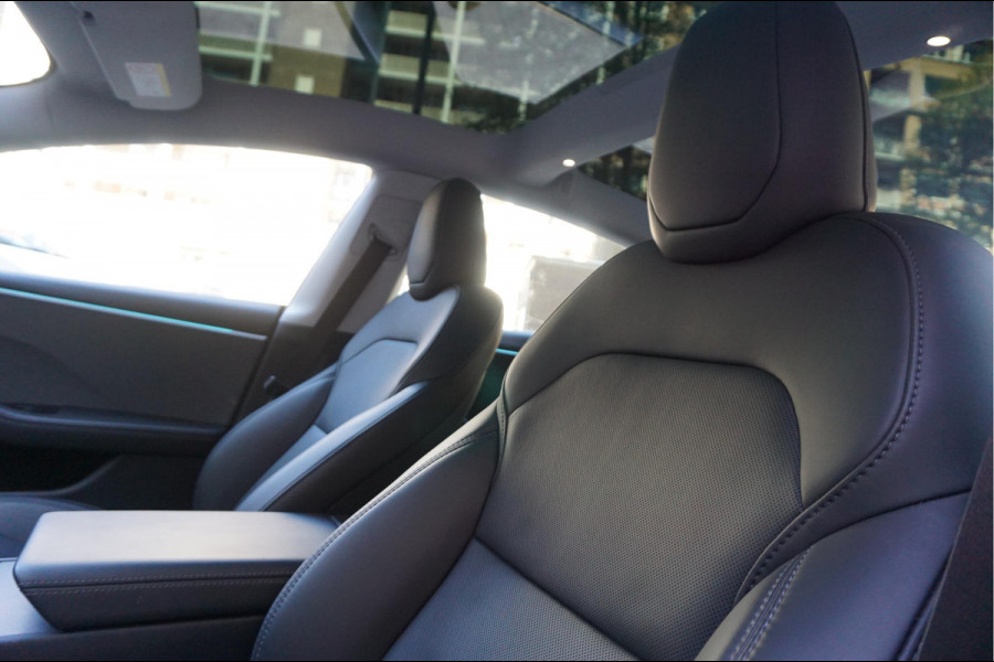 Tesla Model 3 RWD 60 kWh | Model 2025 | FSD via abonnement | Sfeerverlichting | Panoramadak | NL auto | Eerste eigenaar