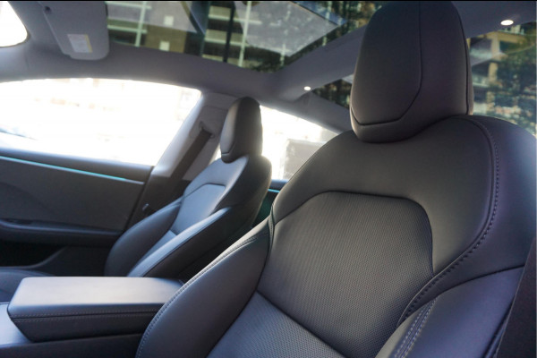 Tesla Model 3 RWD 60 kWh | Model 2025 | FSD via abonnement | Sfeerverlichting | Panoramadak | NL auto | Eerste eigenaar