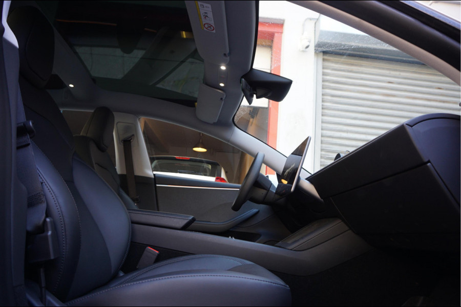 Tesla Model 3 RWD 60 kWh | Model 2025 | FSD via abonnement | Sfeerverlichting | Panoramadak | NL auto | Eerste eigenaar