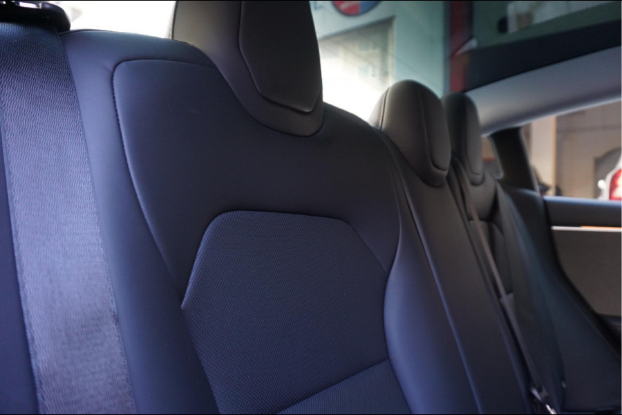 Tesla Model 3 RWD 60 kWh | Model 2025 | FSD via abonnement | Sfeerverlichting | Panoramadak | NL auto | Eerste eigenaar