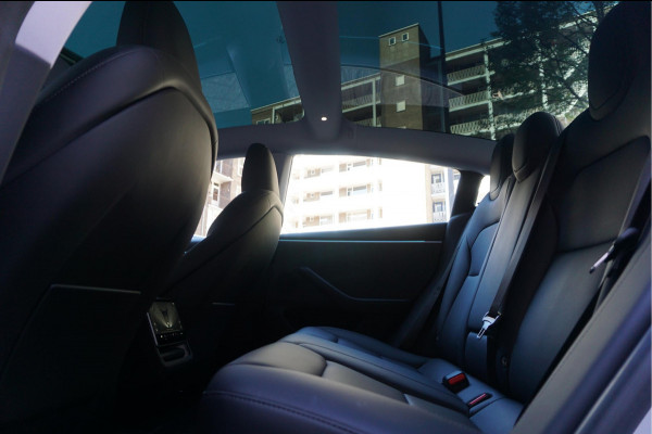 Tesla Model 3 RWD 60 kWh | Model 2025 | FSD via abonnement | Sfeerverlichting | Panoramadak | NL auto | Eerste eigenaar
