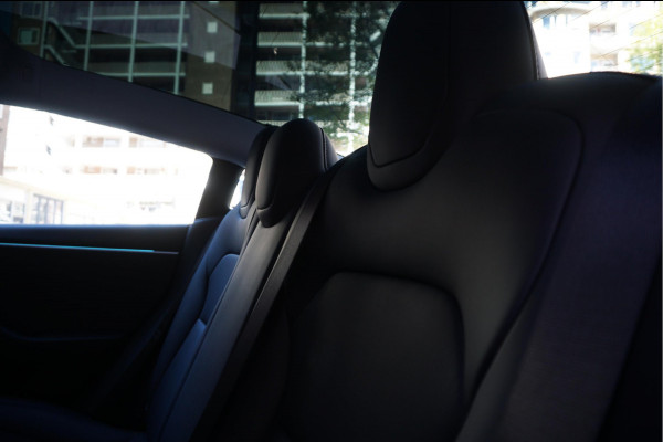 Tesla Model 3 RWD 60 kWh | Model 2025 | FSD via abonnement | Sfeerverlichting | Panoramadak | NL auto | Eerste eigenaar