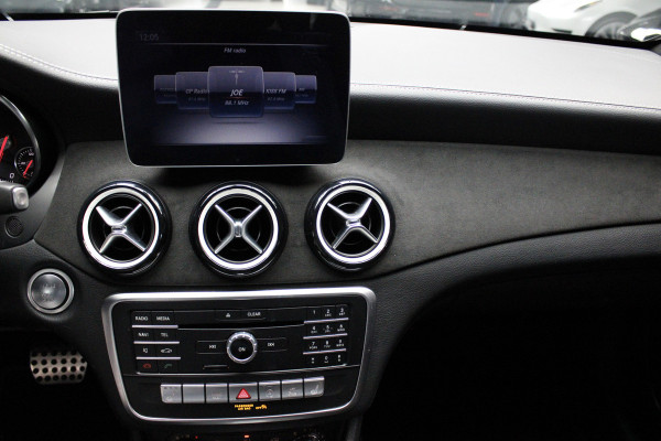 Mercedes-Benz CLA-Klasse Shooting Brake 180 Business Solution AMG Apple Carplay - Alcantara - 18 Inch - Elec Trekhaak