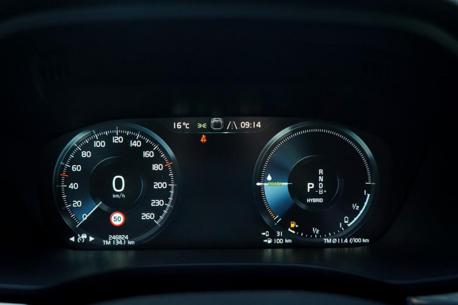 Volvo XC60 2.0 T6 Plug-in hybrid AWD Inscription / Pano / Stoelverwarming-ventilatie-massage / Trekhaak / Riem vervangen