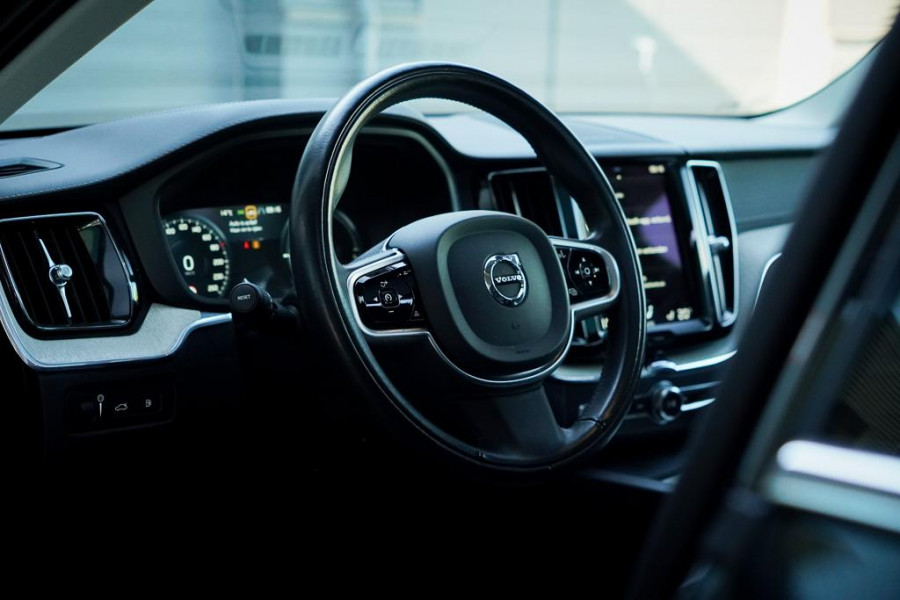 Volvo XC60 2.0 T6 Plug-in hybrid AWD Inscription / Pano / Stoelverwarming-ventilatie-massage / Trekhaak / Riem vervangen