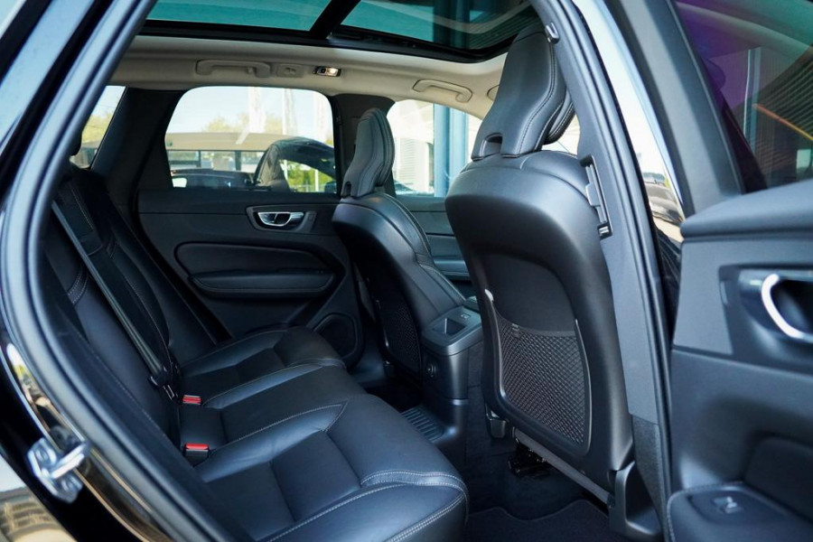 Volvo XC60 2.0 T6 Plug-in hybrid AWD Inscription / Pano / Stoelverwarming-ventilatie-massage / Trekhaak / Riem vervangen