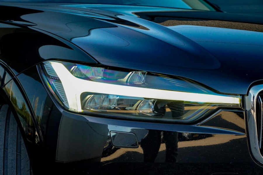 Volvo XC60 2.0 T6 Plug-in hybrid AWD Inscription / Pano / Stoelverwarming-ventilatie-massage / Trekhaak / Riem vervangen