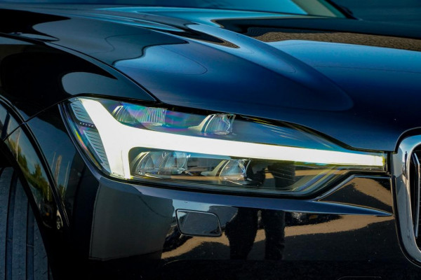 Volvo XC60 2.0 T6 Plug-in hybrid AWD Inscription / Pano / Stoelverwarming-ventilatie-massage / Trekhaak / Riem vervangen