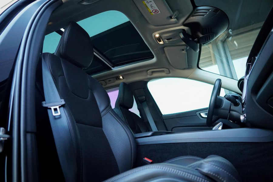 Volvo XC60 2.0 T6 Plug-in hybrid AWD Inscription / Pano / Stoelverwarming-ventilatie-massage / Trekhaak / Riem vervangen
