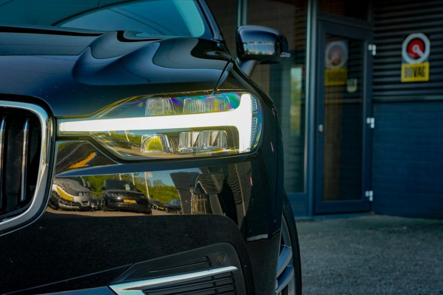 Volvo XC60 2.0 T6 Plug-in hybrid AWD Inscription / Pano / Stoelverwarming-ventilatie-massage / Trekhaak / Riem vervangen