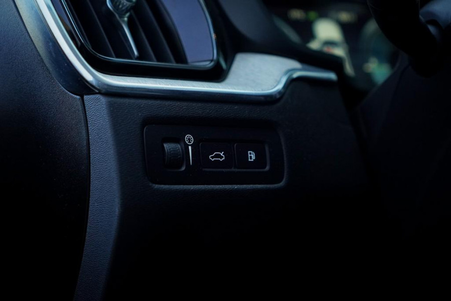 Volvo XC60 2.0 T6 Plug-in hybrid AWD Inscription / Pano / Stoelverwarming-ventilatie-massage / Trekhaak / Riem vervangen