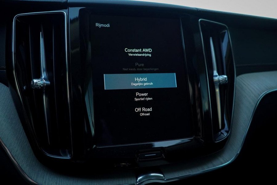 Volvo XC60 2.0 T6 Plug-in hybrid AWD Inscription / Pano / Stoelverwarming-ventilatie-massage / Trekhaak / Riem vervangen