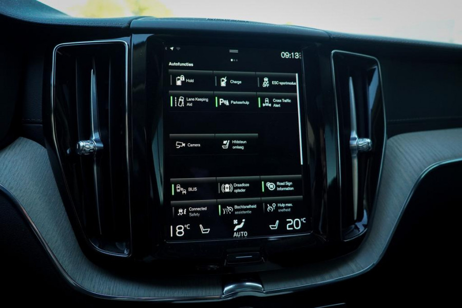 Volvo XC60 2.0 T6 Plug-in hybrid AWD Inscription / Pano / Stoelverwarming-ventilatie-massage / Trekhaak / Riem vervangen