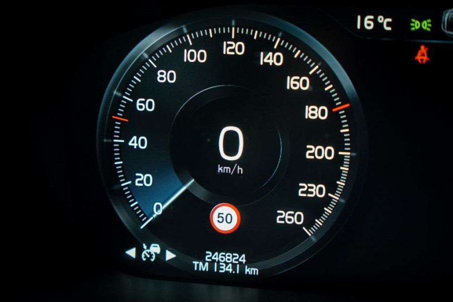 Volvo XC60 2.0 T6 Plug-in hybrid AWD Inscription / Pano / Stoelverwarming-ventilatie-massage / Trekhaak / Riem vervangen
