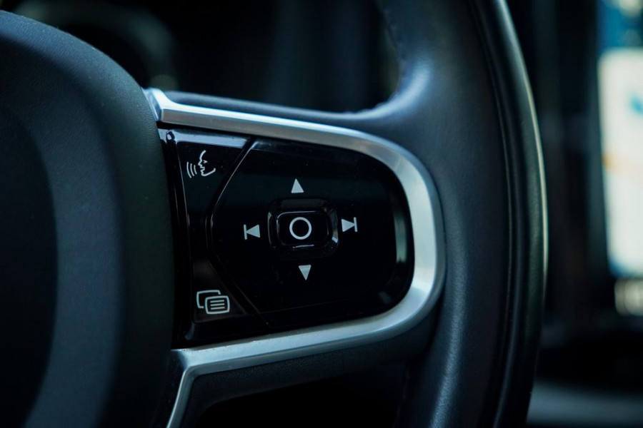 Volvo XC60 2.0 T6 Plug-in hybrid AWD Inscription / Pano / Stoelverwarming-ventilatie-massage / Trekhaak / Riem vervangen