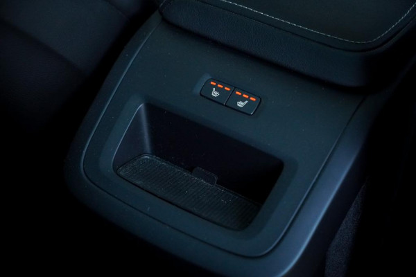 Volvo XC60 2.0 T6 Plug-in hybrid AWD Inscription / Pano / Stoelverwarming-ventilatie-massage / Trekhaak / Riem vervangen