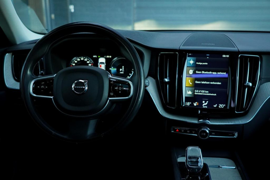 Volvo XC60 2.0 T6 Plug-in hybrid AWD Inscription / Pano / Stoelverwarming-ventilatie-massage / Trekhaak / Riem vervangen