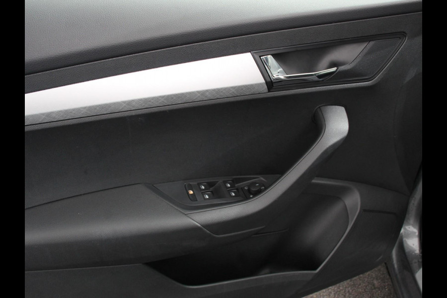 Škoda Karoq 1.5 TSI 150pk Automaat Selection Navigatie Apple Carplay/Android Auto Camera Parkeer sensoren Adaptive Cruise Control Lichtmetalen Velgen Digitale Cockpit