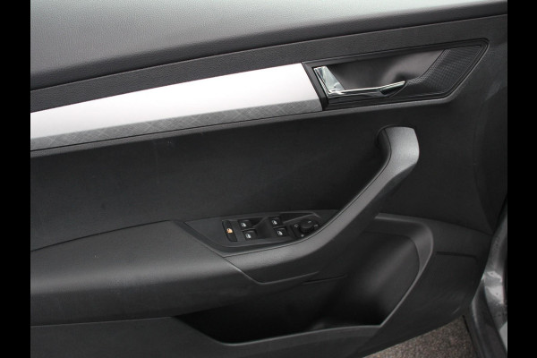 Škoda Karoq 1.5 TSI 150pk Automaat Selection Navigatie Apple Carplay/Android Auto Camera Parkeer sensoren Adaptive Cruise Control Lichtmetalen Velgen Digitale Cockpit