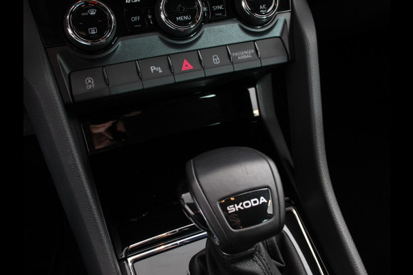 Škoda Karoq 1.5 TSI 150pk Automaat Selection Navigatie Apple Carplay/Android Auto Camera Parkeer sensoren Adaptive Cruise Control Lichtmetalen Velgen Digitale Cockpit