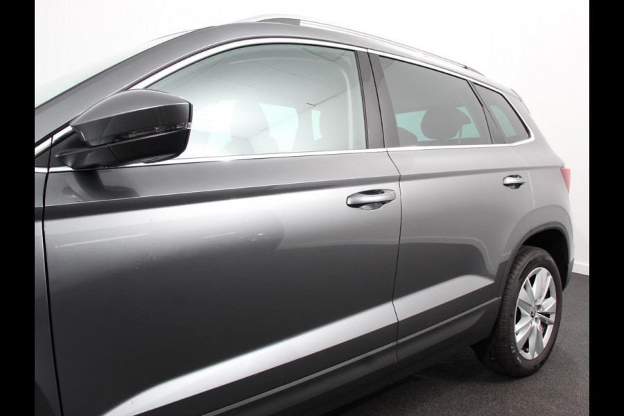 Škoda Karoq 1.5 TSI 150pk Automaat Selection Navigatie Apple Carplay/Android Auto Camera Parkeer sensoren Adaptive Cruise Control Lichtmetalen Velgen Digitale Cockpit