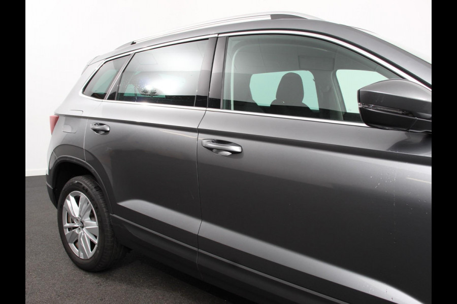 Škoda Karoq 1.5 TSI 150pk Automaat Selection Navigatie Apple Carplay/Android Auto Camera Parkeer sensoren Adaptive Cruise Control Lichtmetalen Velgen Digitale Cockpit