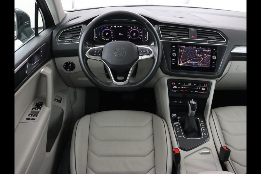 Volkswagen Tiguan 1.4 TSI eHybrid Life Business | SOH 93,8% | Panoramadak | Leder | Stoelverwarming | 360 Camera | Adaptive cruise | Virtual Cockpit | Carplay | Park Assist | Keyless | Navigatie | PHEV | Plug In
