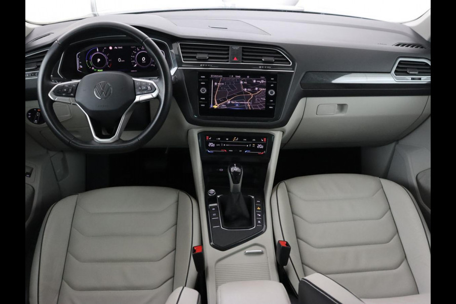 Volkswagen Tiguan 1.4 TSI eHybrid Life Business | SOH 93,8% | Panoramadak | Leder | Stoelverwarming | 360 Camera | Adaptive cruise | Virtual Cockpit | Carplay | Park Assist | Keyless | Navigatie | PHEV | Plug In