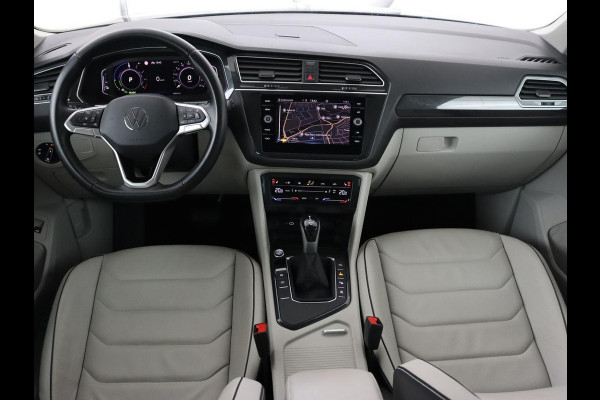Volkswagen Tiguan 1.4 TSI eHybrid Life Business | SOH 93,8% | Panoramadak | Leder | Stoelverwarming | 360 Camera | Adaptive cruise | Virtual Cockpit | Carplay | Park Assist | Keyless | Navigatie | PHEV | Plug In