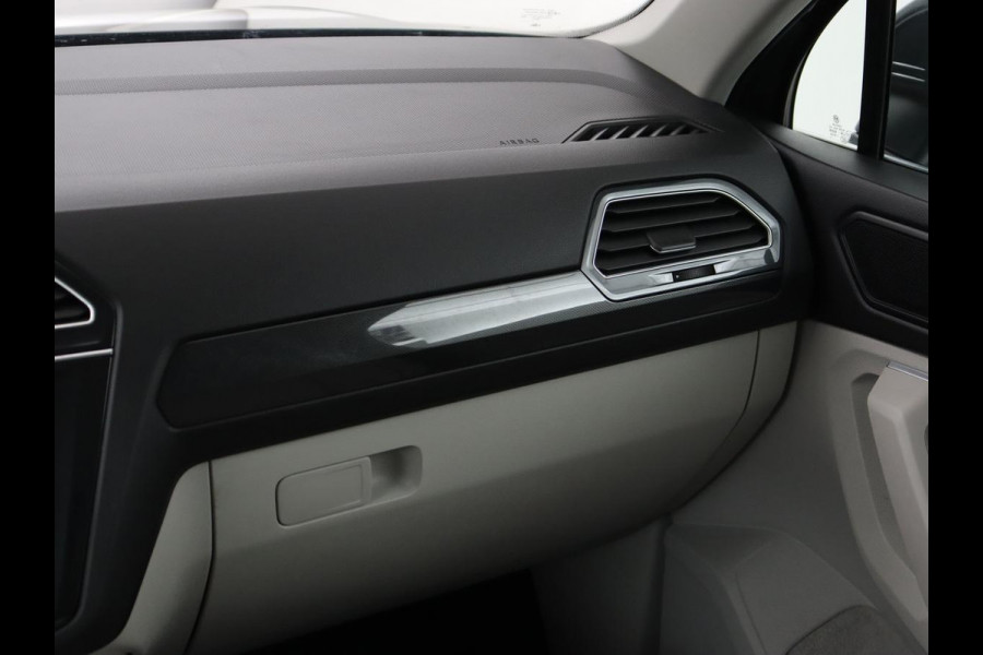 Volkswagen Tiguan 1.4 TSI eHybrid Life Business | SOH 93,8% | Panoramadak | Leder | Stoelverwarming | 360 Camera | Adaptive cruise | Virtual Cockpit | Carplay | Park Assist | Keyless | Navigatie | PHEV | Plug In