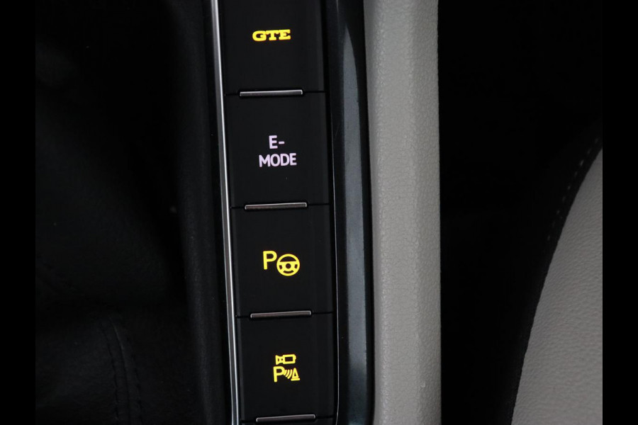 Volkswagen Tiguan 1.4 TSI eHybrid Life Business | SOH 93,8% | Panoramadak | Leder | Stoelverwarming | 360 Camera | Adaptive cruise | Virtual Cockpit | Carplay | Park Assist | Keyless | Navigatie | PHEV | Plug In