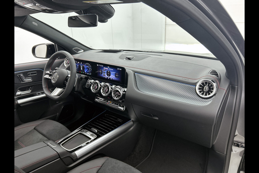Mercedes-Benz EQA 250+ Business Solution AMG 71 kWh | Premium pakket | Nightpakket | Trekhaak | Panoramaschuifdak | Smartphone integratie | 360° camera | Sierdelen in Star Pattern | Burmester Surround Sound |