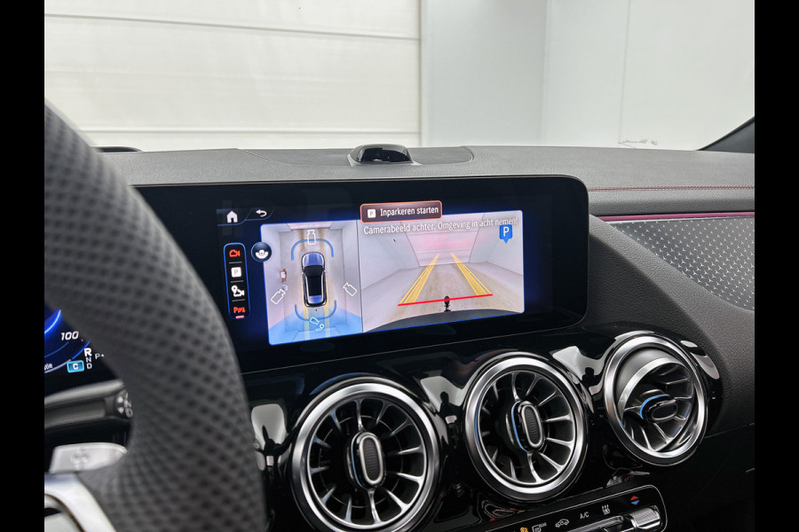 Mercedes-Benz EQA 250+ Business Solution AMG 71 kWh | Premium pakket | Nightpakket | Trekhaak | Panoramaschuifdak | Smartphone integratie | 360° camera | Sierdelen in Star Pattern | Burmester Surround Sound |