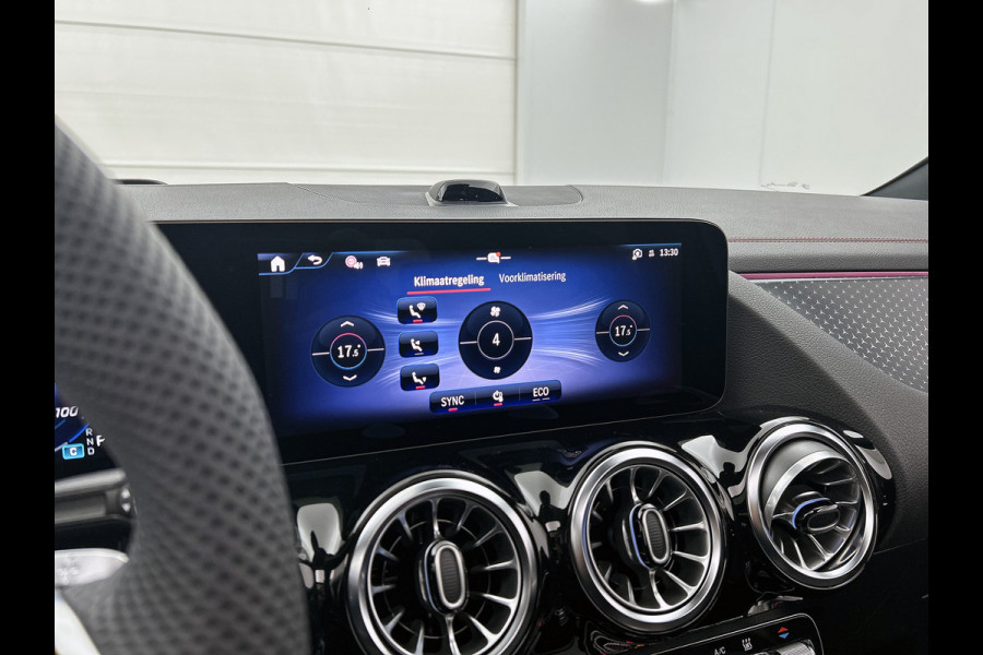 Mercedes-Benz EQA 250+ Business Solution AMG 71 kWh | Premium pakket | Nightpakket | Trekhaak | Panoramaschuifdak | Smartphone integratie | 360° camera | Sierdelen in Star Pattern | Burmester Surround Sound |