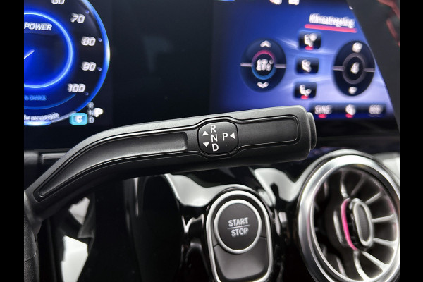 Mercedes-Benz EQA 250+ Business Solution AMG 71 kWh | Premium pakket | Nightpakket | Trekhaak | Panoramaschuifdak | Smartphone integratie | 360° camera | Sierdelen in Star Pattern | Burmester Surround Sound |
