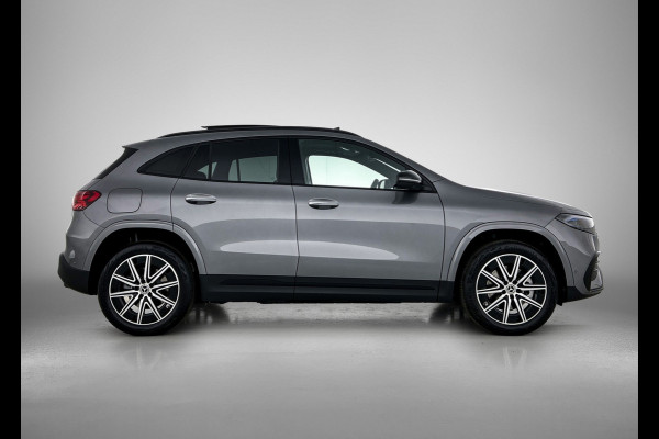 Mercedes-Benz EQA 250+ Business Solution AMG 71 kWh | Premium pakket | Nightpakket | Trekhaak | Panoramaschuifdak | Smartphone integratie | 360° camera | Sierdelen in Star Pattern | Burmester Surround Sound |