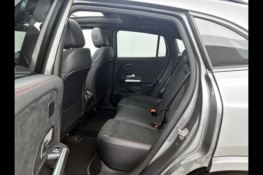 Mercedes-Benz EQA 250+ Business Solution AMG 71 kWh | Premium pakket | Nightpakket | Trekhaak | Panoramaschuifdak | Smartphone integratie | 360° camera | Sierdelen in Star Pattern | Burmester Surround Sound |