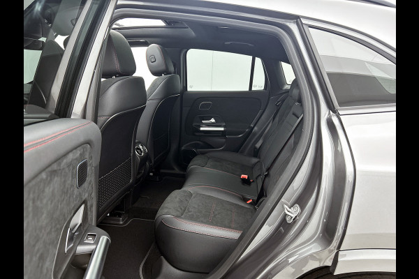 Mercedes-Benz EQA 250+ Business Solution AMG 71 kWh | Premium pakket | Nightpakket | Trekhaak | Panoramaschuifdak | Smartphone integratie | 360° camera | Sierdelen in Star Pattern | Burmester Surround Sound |
