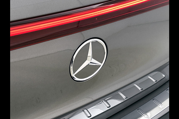 Mercedes-Benz EQA 250+ Business Solution AMG 71 kWh | Premium pakket | Nightpakket | Trekhaak | Panoramaschuifdak | Smartphone integratie | 360° camera | Sierdelen in Star Pattern | Burmester Surround Sound |