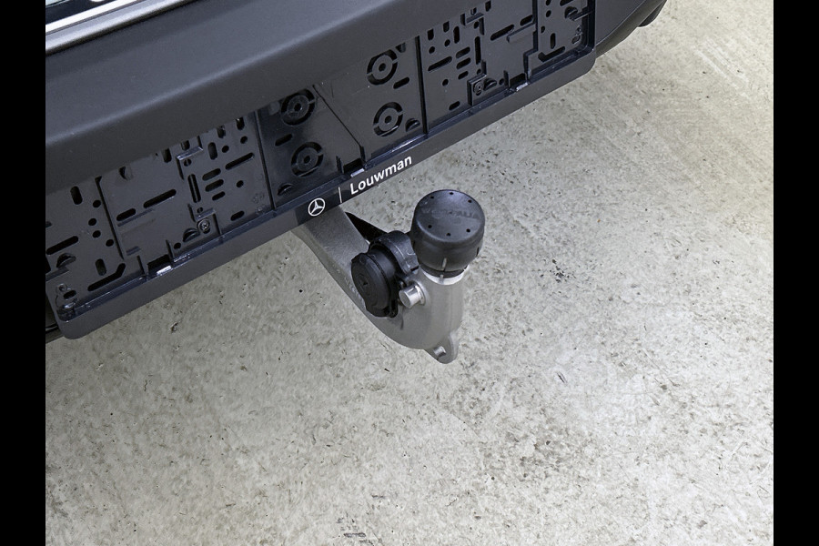 Mercedes-Benz EQA 250+ Business Solution AMG 71 kWh | Premium pakket | Nightpakket | Trekhaak | Panoramaschuifdak | Smartphone integratie | 360° camera | Sierdelen in Star Pattern | Burmester Surround Sound |